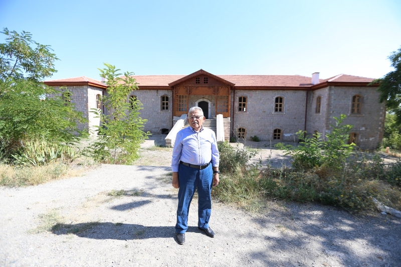 Başkan Büyükkılıç, 85 Yıllık Pazarören Öğretmen Okulu’nu İnceledi, Duygu Dolu Anlar Yaşadı