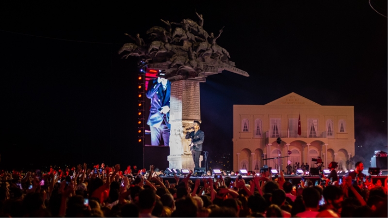 Tarkan konserinin İzmir’e katkısı 100 milyon lira