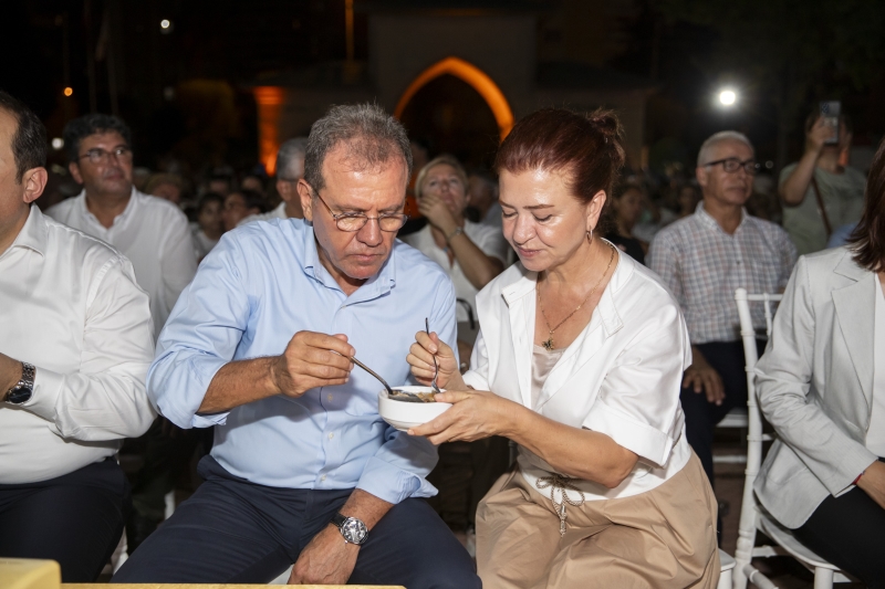 Başkan Seçer ve Meral Seçer, Cemevi