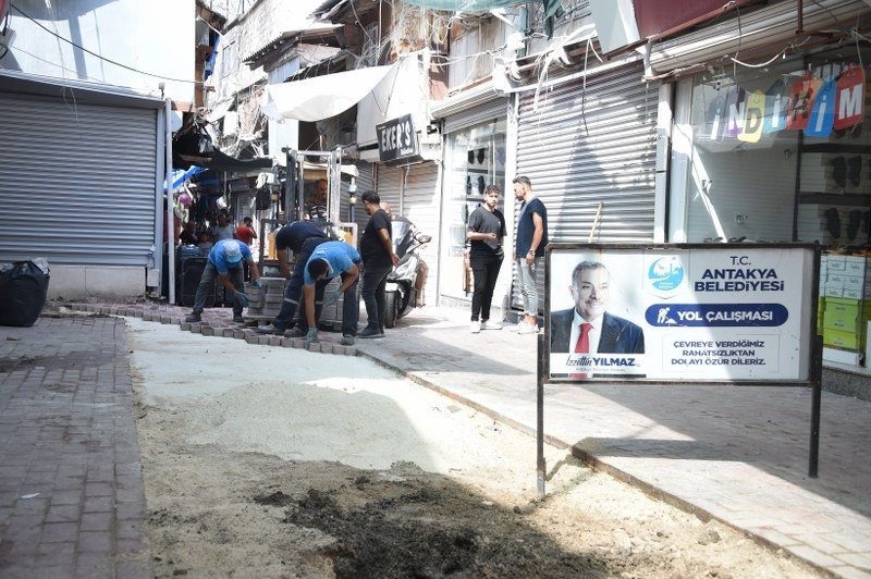 TARİHİ UZUN ÇARŞIDA YOLLAR YENİLENİYOR