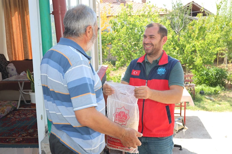 AKSARAY BELEDİYESİNİN HASAT ETTİĞİ NOHUTLAR İHTİYAÇ SAHİPLERİNE ULAŞTIRILMAYA DEVAM EDİYOR