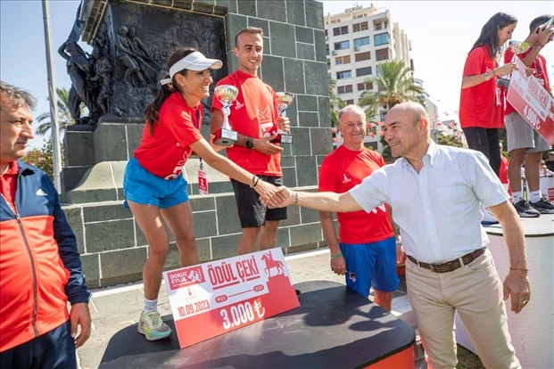 ​9 Eylül İzmir Yarı Maratonu’nda kurtuluş coşkusu