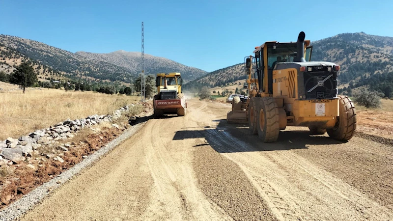 Büyükşehir, Göksun Kırsalında Ulaşımı İyileştiriyor