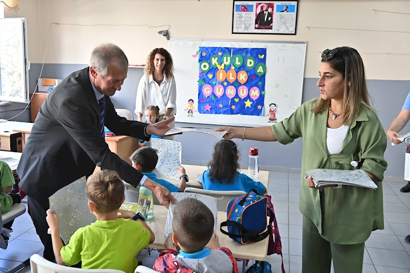 Başkan Uzunlar okulun ilk gününde Kumbağlı öğrencilerle buluştu