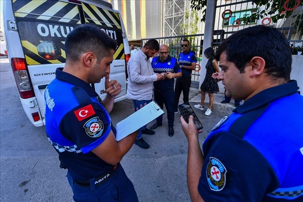 İzmir Büyükşehir Belediyesi’nden okul servislerine denetim