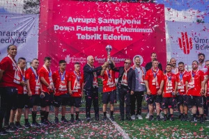 BAŞKAN YILDIRIM AVRUPA ŞAMPİYONU FUTSAL MİLLİ TAKIMINI AĞIRLADI