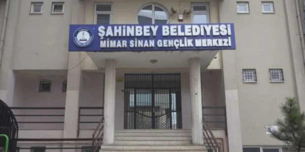 Gelin Adayları Belediyemiz Mimar Sinan Sosyal Tesisinde Saçlarını Yaptırıyor