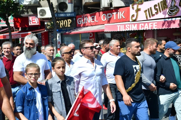 Yağlı Güreşçiler Bahçelievler’de er meydanına çıktı