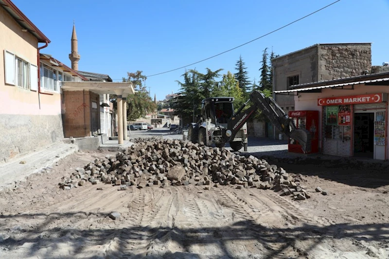 Belediye ekiplerimizin Karakoyunlu mahallesinde yaptığı parke ve yol çalışmaları aralıksız devam ediyor.