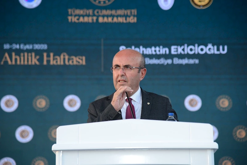 BAŞKANIMIZ EKİCİOĞLU, AHİLİK HAFTASI RESMÎ PROGRAMINDA “AHİLİK FELSEFESİ” VURGUSU YAPTI