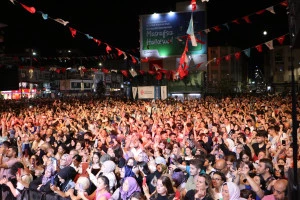 ÜMRANİYE’DE 50 BİN KİŞİLİK YAZFEST