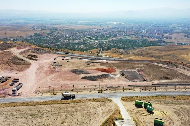 BAŞKAN ÇOLAKBAYRAKDAR, “ERKİLET’İN EŞSİZ ŞEHİR MANZARASIYLA KAYSERİ’YE MİLLET BAHÇESİ KAZANDIRIYORUZ”