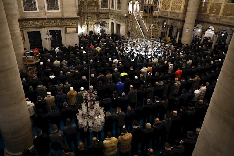 Regaip Kandili’nde Eyüpsultan Camii doldu taştı