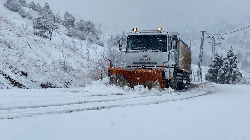 Büyükşehir, Kar Yağışı Sonrası Arterleri Ulaşıma Açık Tutuyor