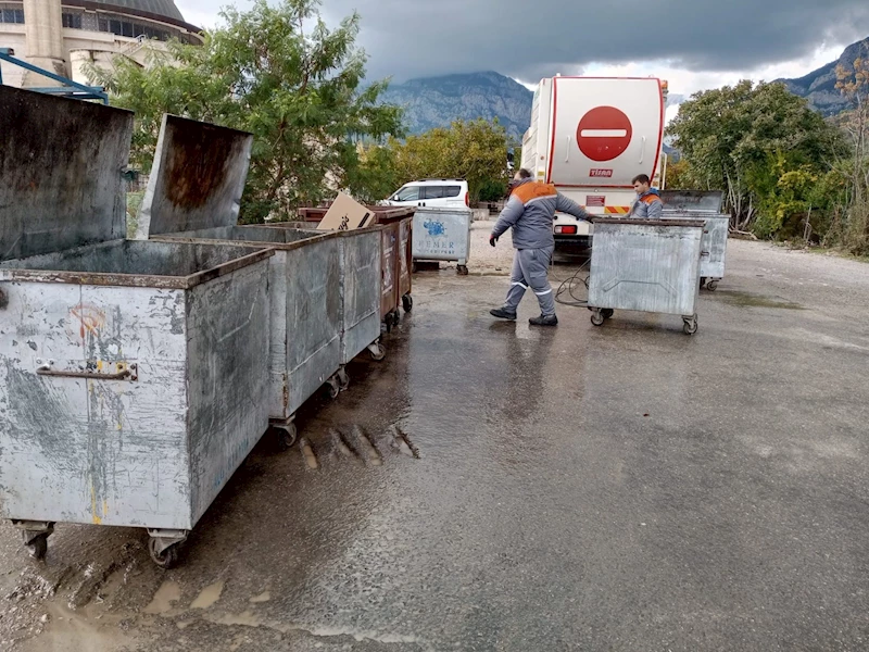 Kemer’de temizlik çalışmaları