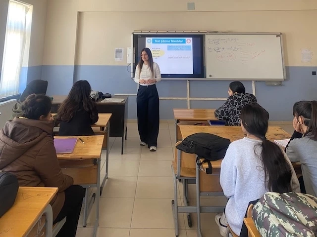 LGS ve YKS’ye Hazırlanan Öğrencilere Test Çözme Teknikleri Semineri