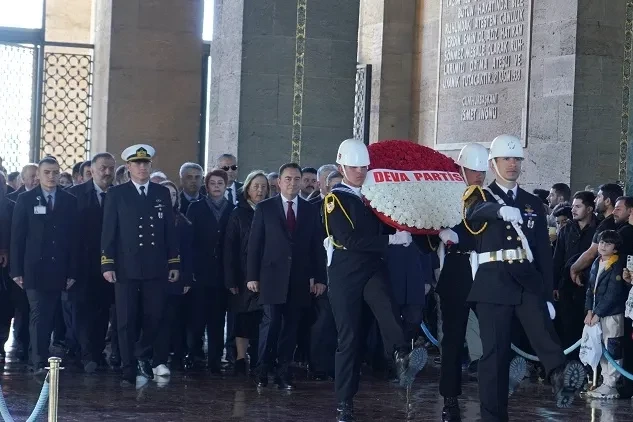 Babacan Anıtkabir’i Ziyaret Etti