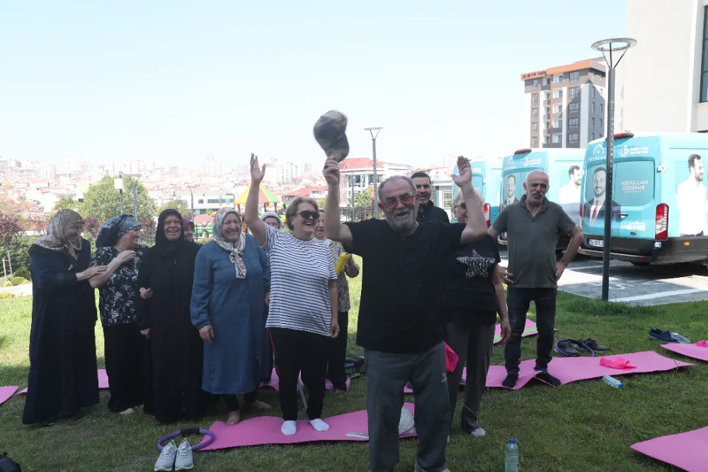 Yaşlılar, Kahkaha Seansında Doyasıya Eğlendi 