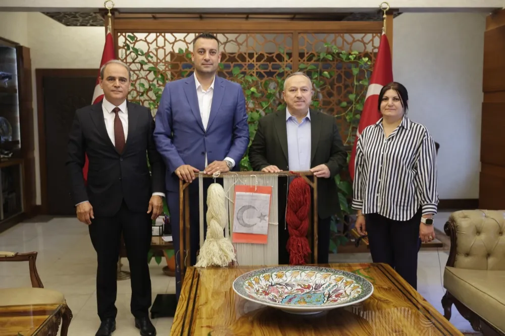 Bayrağa İlk İlmeği Vali Fidan, Attı