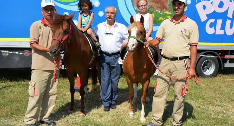 Özcan'dan Pony Club' Ziyaret