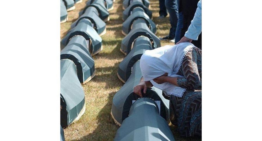 Srebrenıtsa'yı unutmadık