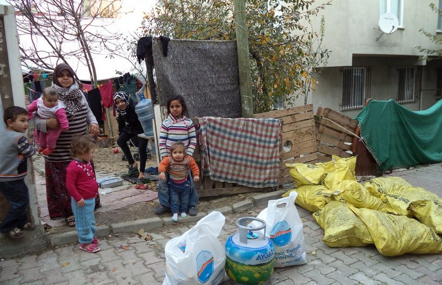 Başkan Akgün, Suriyeli aileleri unutmadı