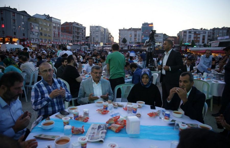 5 Bin Kişi İftar Sofrasında Buluştu