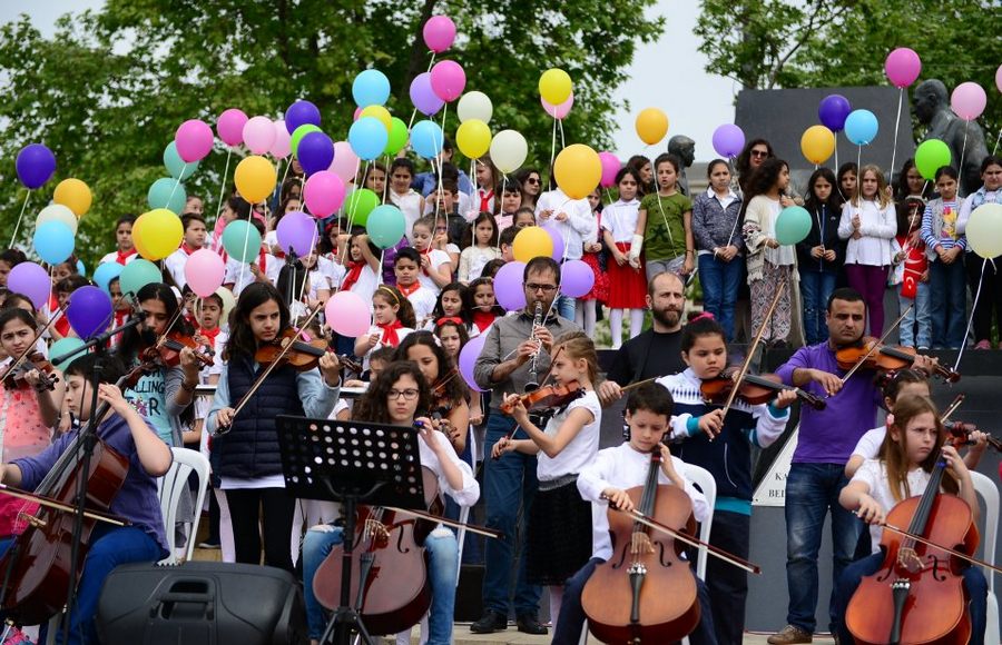 "Barış" için şarkılar söyleyecek