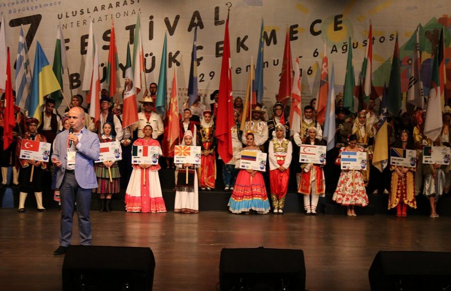 Festivalin Geleneksel “Hediyeleşme Töreni” Yapıldı.