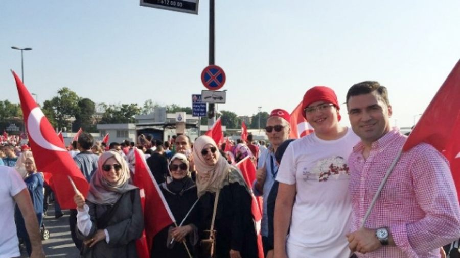 Eski Futbolcu Hakan Ünsal'da Yenikapı'yı Es Geçmedi