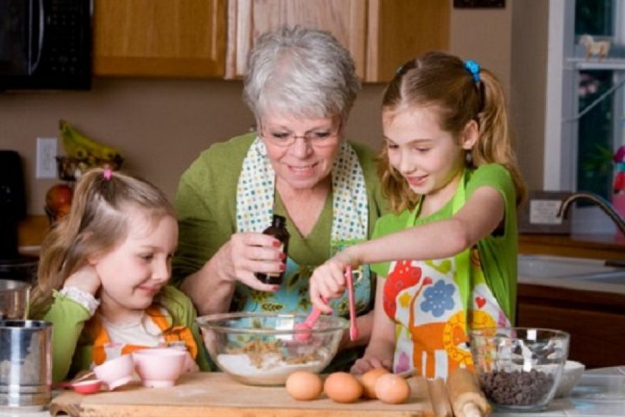 Büyükannelere bebek bakım parası verilecek