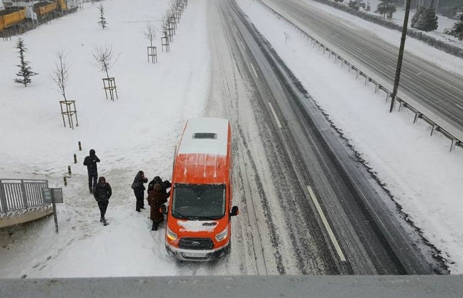 Büyükçekmece Belediyesi’nden mahsur kalanlara ulaşım hizmeti