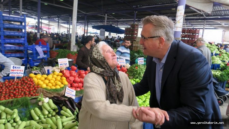 Halk Pazarı’nda Sohbet