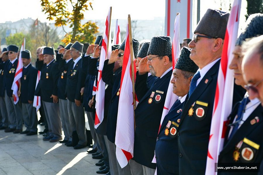 KKTC’nin 34. Kuruluş Yıldönümünde Gaziler Denktaş Anıtındaydı..