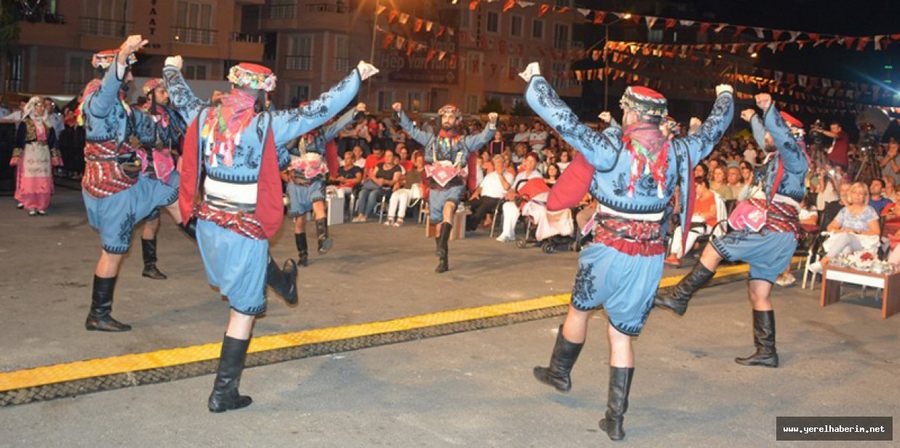 “Bir Sandık Bin Emanet” Halk Dansları Topluluğu Büyüledi!
