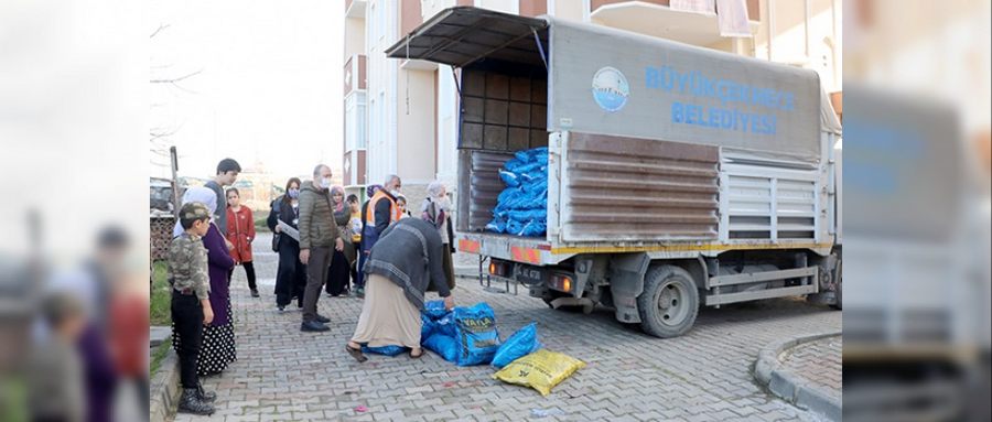 Büyükçekmece Belediyesi Bin Aileye Kömür Dağıttı