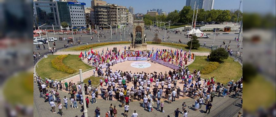 Dünya’nın Renkleri Taksim Meydanı’nda Buluştu