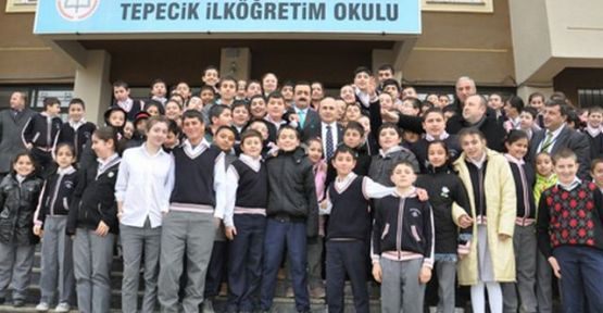 Akgün, 2012 Yılının İlk Okul Ziyaretini Gerçekleştirdi