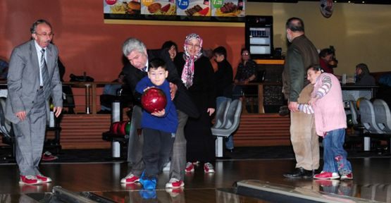 Dedeler ve Ninelerin Bowling Heyecanı