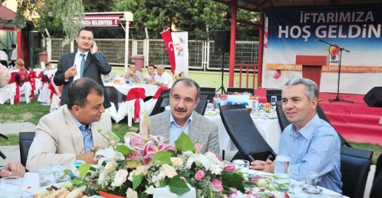 Dinçer, Beylikdüzünde eğitimcileri dinledi