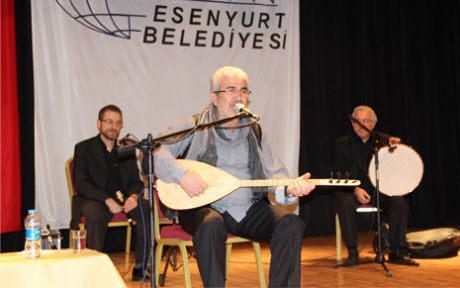 Esat Kabaklı Esenyurt’ta konser verdi