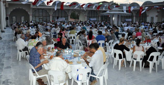 Kuba Camii'ndeki İlk İftar