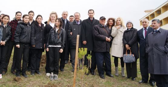 Kumburgaz Otelcilik ve Turizm Lisesi’nde Fidan Dikimi 