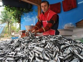 Kurban eti azaldı balıkçılar sevindi