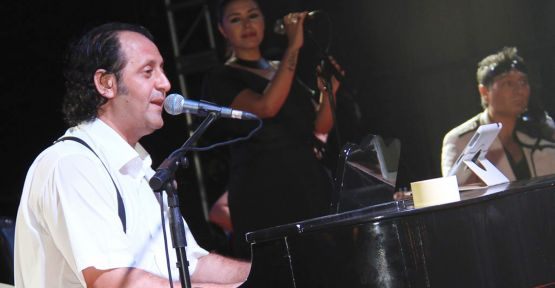 Yücel Arzen’den büyülü bir gece